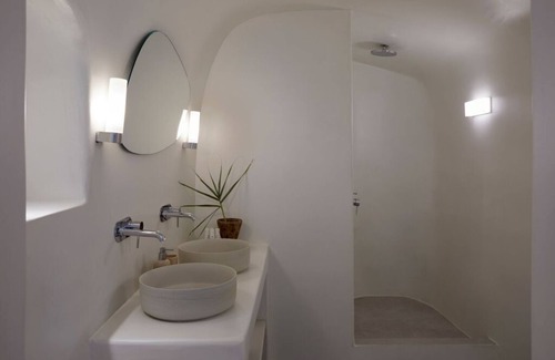 Oia Hotel | Executive Two-Bedroom Cave Suite