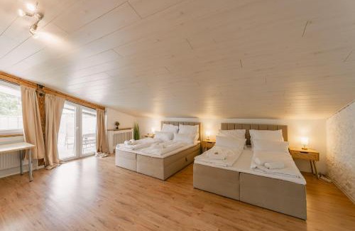 Bayreuth Apartment | Exklusive große Ferienwohnung für 7 Personen, Parkplatz, Balkon, 3 Schlafzimmer