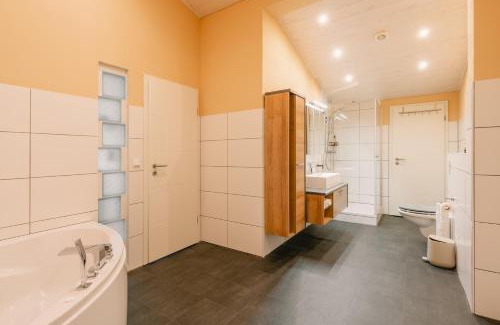 Bayreuth Apartment | Exklusive große Ferienwohnung für 7 Personen, Parkplatz, Balkon, 3 Schlafzimmer