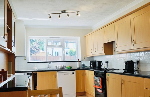 Exmouth House | Exmouth Spacious and well equipped 3 bedroom house.