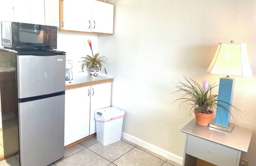 Waikiki Apartment | Experience Aloha in a Comfortable Waikiki Studio: Hotel Amenities: Pool, Hot Tub