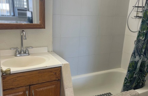 Waikiki Apartment | Experience Aloha in a Comfortable Waikiki Studio: Hotel Amenities: Pool, Hot Tub