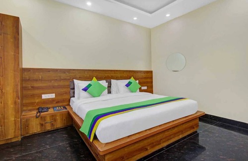 Noida Bed & Breakfast | “Experience Comfort, Luxury, and Warm Hospitality”
