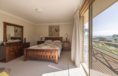 Hazelgrove Other | Experience country living in the comfort of spacious home 15mins from Oberon