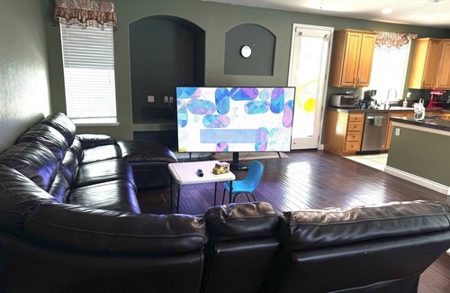 Elk Grove House | Experience Elk Grove living near CSUS – just a quick 18-min drive away