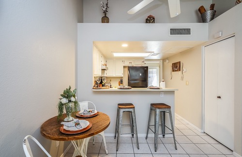 Glendale Condo | Experience Glendale near Cardinal Stadium. Quiet comfy condo with full kitchen.