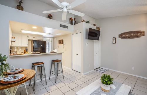 Glendale Condo | Experience Glendale near Cardinal Stadium. Quiet comfy condo with full kitchen.