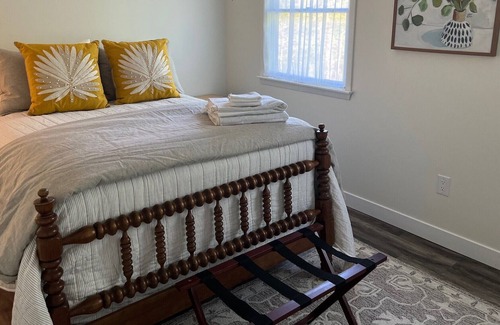 Hermann House | Experience HILL FARM, quietly nestled in the woods, only minutes from Hermann MO