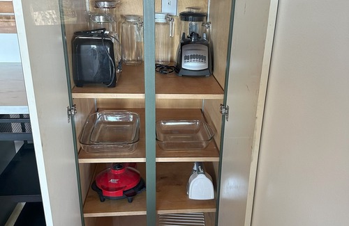 Youngstown Cottage | Experience lake life steps away in Youngstown's 4-bedroom cottage