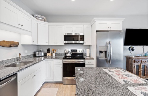 Hampton Condo | Experience modern luxury in this high-quality 1-bedroom condo.