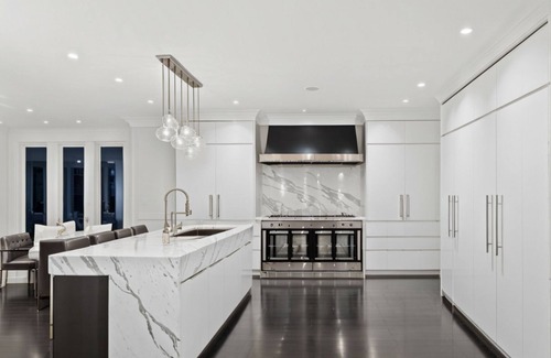 West Vancouver House | Experience Opulent West Coast Living in This 6BR, 3BA Estate