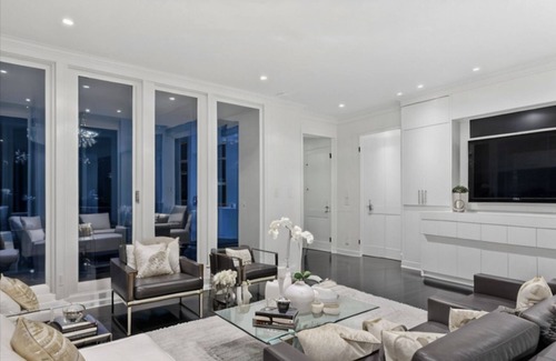 West Vancouver House | Experience Opulent West Coast Living in This 6BR, 3BA Estate