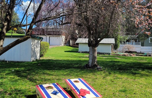 Prosser House | Experience Prosser in style: Cozy wine country 2BR retreat with 5 beds.