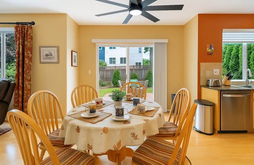 Martha Lake House | Experience Seattle Hot Tub Firepit Backyard BBQ EV2 King Bed