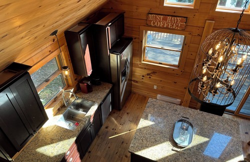 Ryerson Cottage | Experience the beauty of Ontario’s cottage country on Horn Lake.