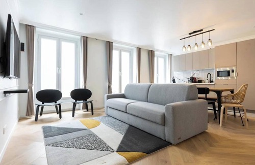 Saint-Merri Apartment | EXPERIENCE THE BEST OF PARISIAN LIVING IN THE VIBRANT MARAIS – RUE DU TEMPLE