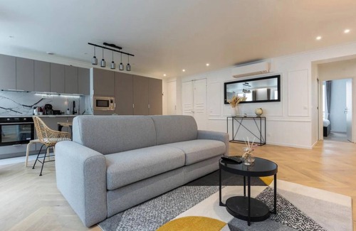 Saint-Merri Apartment | EXPERIENCE THE BEST OF PARISIAN LIVING IN THE VIBRANT MARAIS – RUE DU TEMPLE
