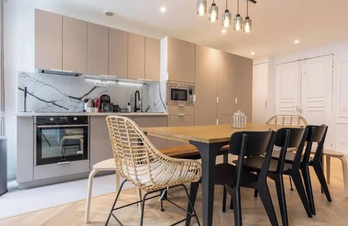 Saint-Merri Apartment | EXPERIENCE THE BEST OF PARISIAN LIVING IN THE VIBRANT MARAIS – RUE DU TEMPLE