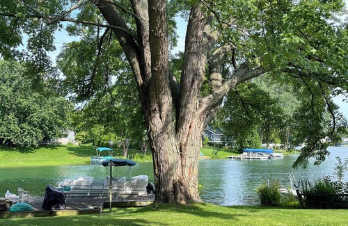 Cassopolis House | Experience the Charm of Diamond Lake