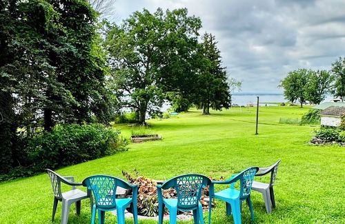 Constantia Cottage | Experience the charm of a lakefront cottage, perfect for year-round enjoyment!