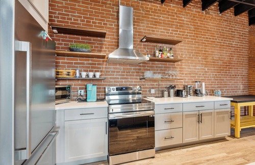 Columbus Square Apartment | Experience the Ultimate Urban Chic Loft in Downtown St. Louis