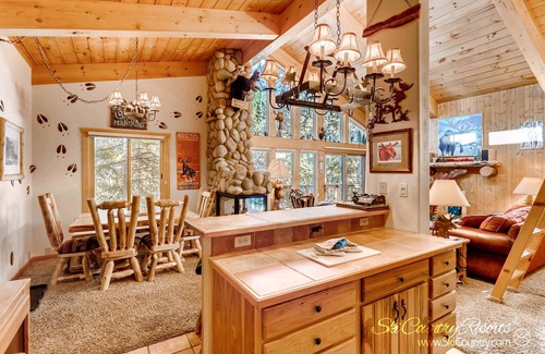 Peak 9 Condo | Experience This Enchanting Alpine Hideaway w/ Charming Moose Theme & VIEWS!