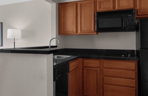 Renton House | Experience Utmost Comfort! Free Airport Shuttle, Free Parking, Full Kitchen!