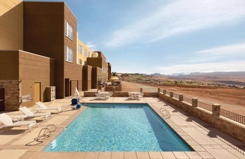 Page Hotel | Explore Arizona’s Beauty | Breakfast Included | Room Near Antelope Canyon & Lake