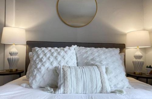 Mount Adams House | Explore Downtown and Mount Adams with River Views