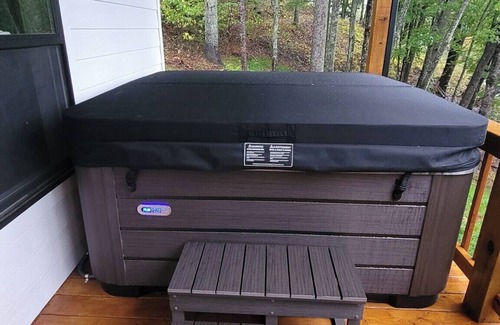 Burnsville House | Explore our Modern 4BR—stylish, pet-friendly, and perfect for comfortable travel