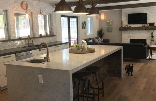 Redway House | Explore Redwood forests on the Avenue of The Giants and the Eel river