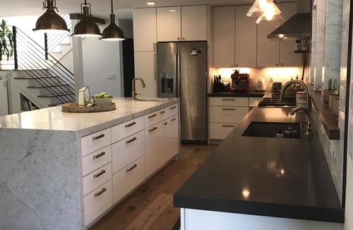 Redway House | Explore Redwood forests on the Avenue of The Giants and the Eel river