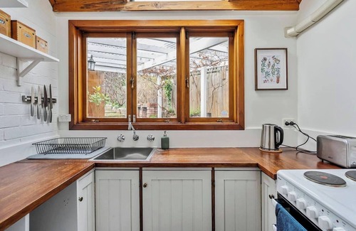 Hobart Central Business District Cottage | Explore South Hobart Village from an 1855 Cottage