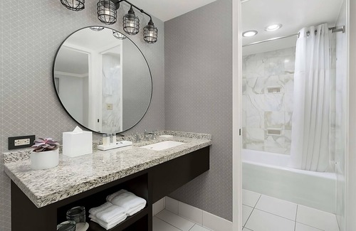 Lower Nob Hill Hotel | Explore the “City on the Bay”! Pets Allowed, Bike Rental, Nearby Grace Cathedral