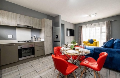 Greater Johannesburg Metropolitan Area Apartment | Explore this stylish and classy apartment