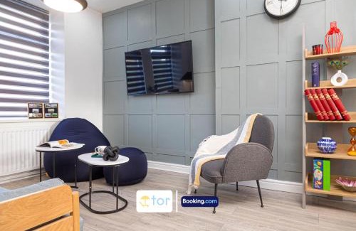 Nelson House | Explore Welsh Wonders, 3 Bedroom House By The One Retreats Short Lets & Serviced Accommodation Treharris