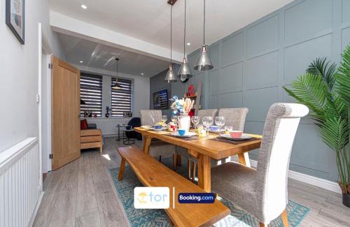 Nelson House | Explore Welsh Wonders, 3 Bedroom House By The One Retreats Short Lets & Serviced Accommodation Treharris