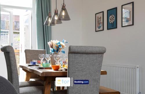 Nelson House | Explore Welsh Wonders, 3 Bedroom House By The One Retreats Short Lets & Serviced Accommodation Treharris