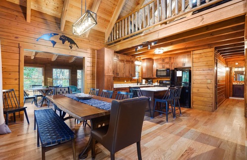 Logan Cabin | Explorer Lodge | Theatre Room | Hocking Hills