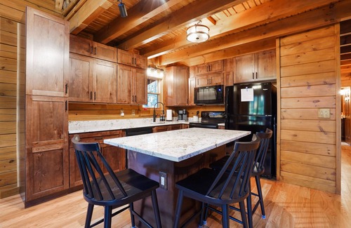 Logan Cabin | Explorer Lodge | Theatre Room | Hocking Hills