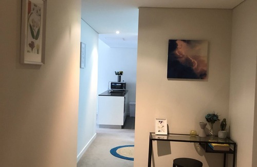 Lane Cove West Apartment | Exquisite 1 Bedroom Plus Study +Parking, Close to CBD
