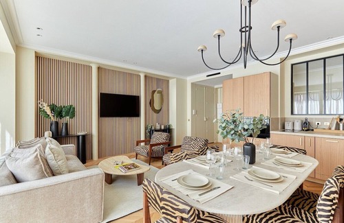 Strasbourg -Saint-Denis Apartment | EXQUISITE 3-BEDROOM: LUXURY, MODERNITY & IDEAL LOCATION IN THE HEART OF MARAIS