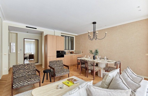 Strasbourg -Saint-Denis Apartment | EXQUISITE 3-BEDROOM: LUXURY, MODERNITY & IDEAL LOCATION IN THE HEART OF MARAIS