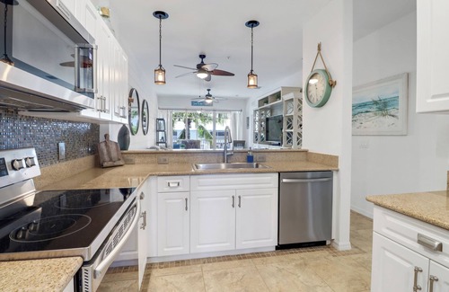 Naples Condo | Exquisite 3BR Condo in Naples l Resort Amenities