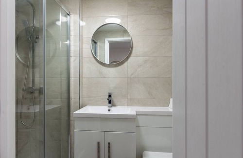 Adamsdown Apartment | Exquisite Cardiff Apartments- with Garden Lounge & Games Room