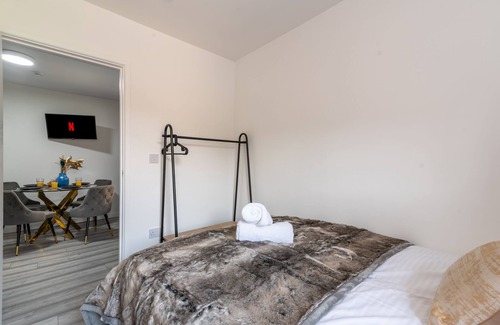 Adamsdown Apartment | Exquisite Cardiff Apartments- with Garden Lounge & Games Room