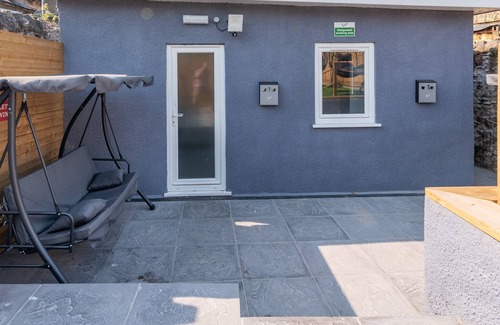 Adamsdown Apartment | Exquisite Cardiff Apartments- with Garden Lounge & Games Room