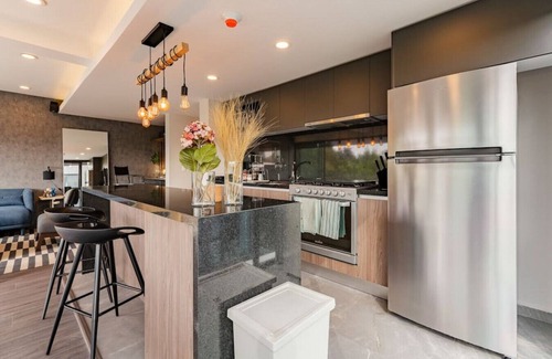 La Condesa Apartment | Exquisite Countess Haven: Luxe PH with Rooftop/Gym