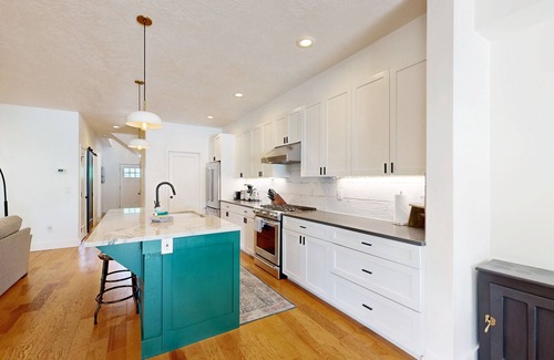 Sunset House | Exquisite home in Boise with hot tub, washer/dryer, WiFi, and fireplace