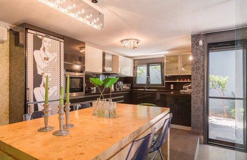 Athens City Centre Villa | Exquisite Legerna Villa | Villa Marella | 6 Bedrooms | Private Pool